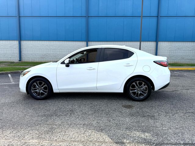 2019 Toyota Yaris XLE