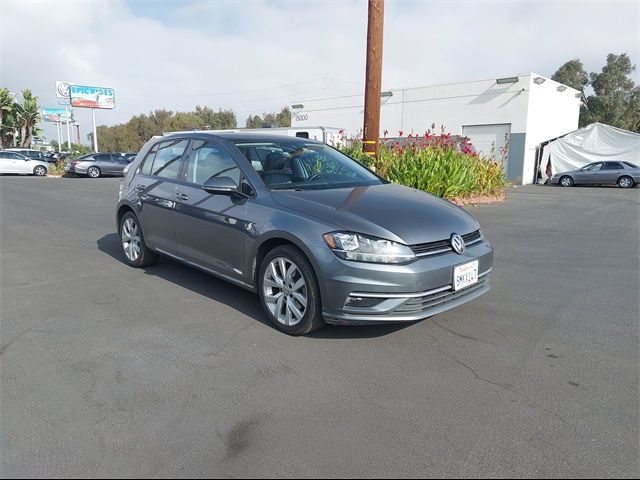 2019 Volkswagen Golf SE