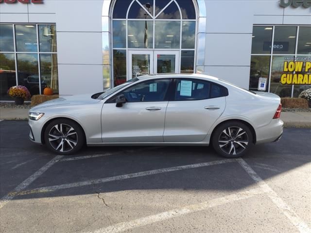 2019 Volvo S60 R-Design