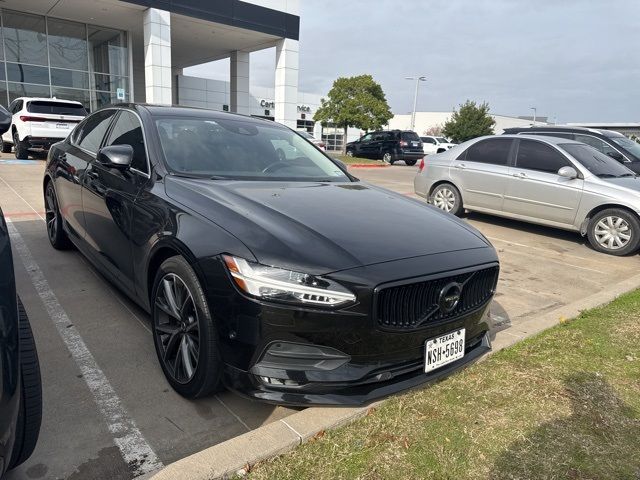 2019 Volvo S90 Momentum