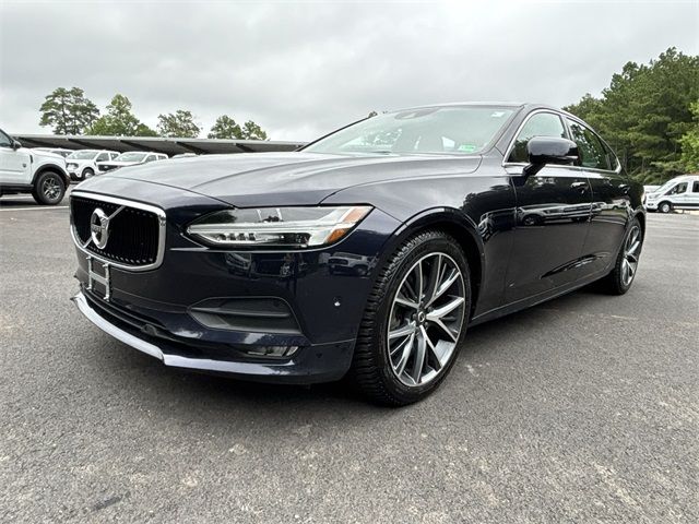 2019 Volvo S90 Momentum