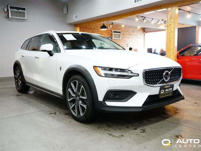 2019 Volvo V60 Cross Country Base