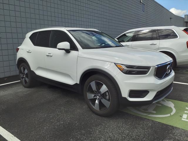 2019 Volvo XC40 Momentum