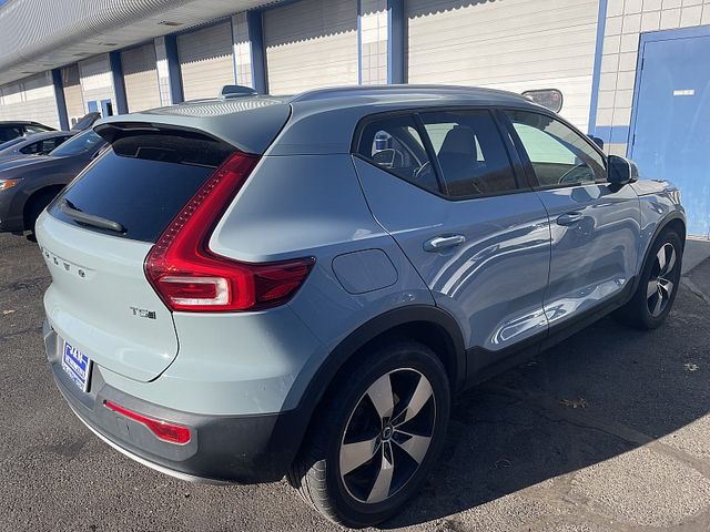 2019 Volvo XC40 Momentum