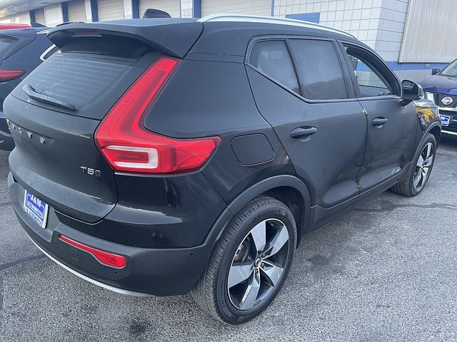 2019 Volvo XC40 Momentum