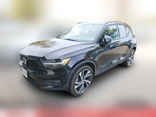 2019 Volvo XC40 Momentum