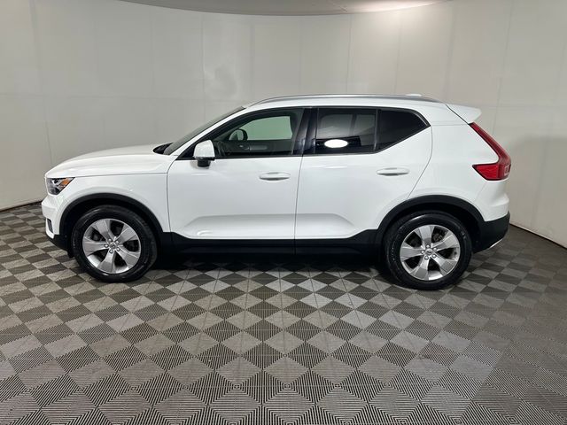 2019 Volvo XC40 Momentum