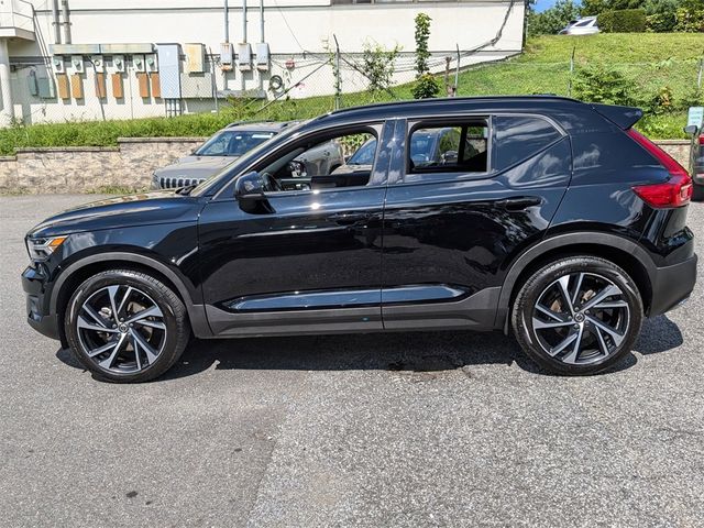 2019 Volvo XC40 Momentum