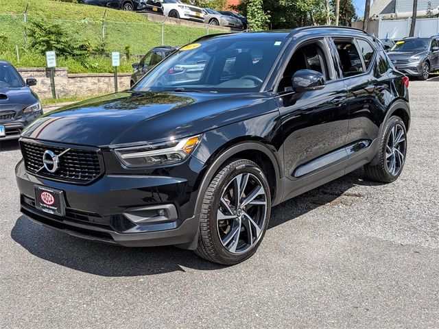 2019 Volvo XC40 Momentum