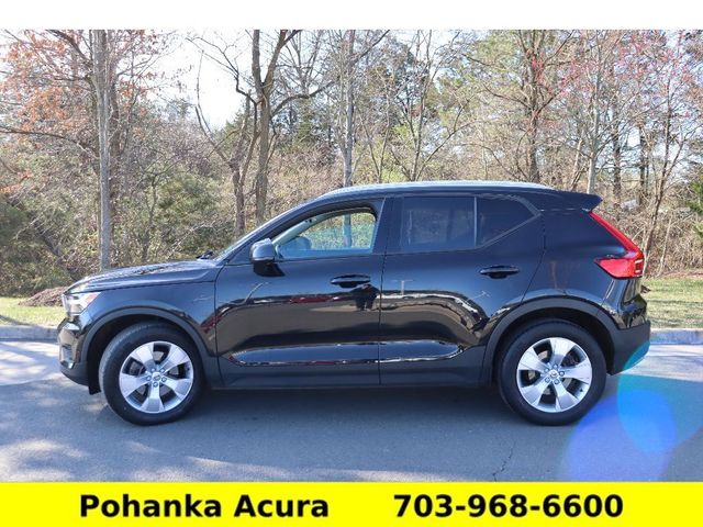 2019 Volvo XC40 Momentum