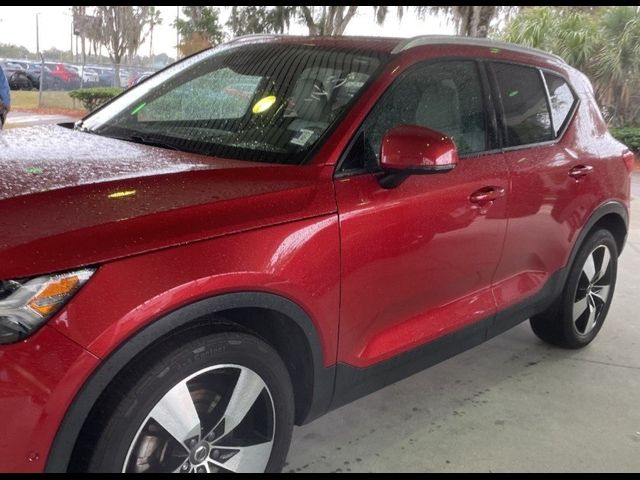 2019 Volvo XC40 Momentum