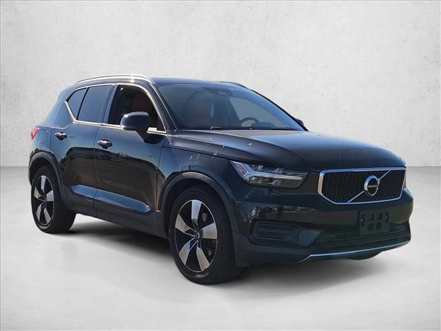 2019 Volvo XC40 Momentum