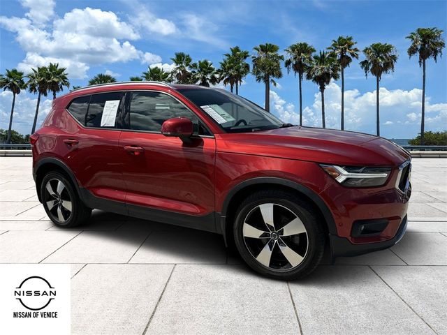 2019 Volvo XC40 Momentum