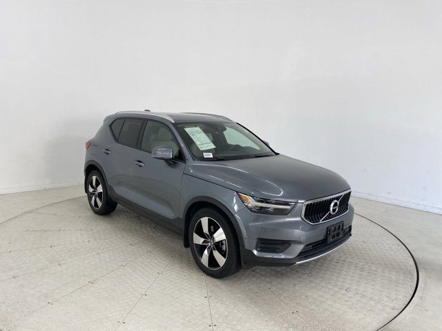 2019 Volvo XC40 Momentum