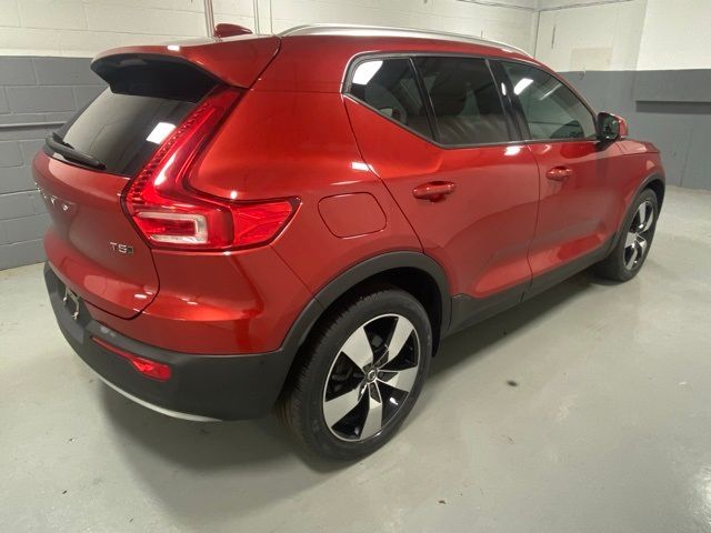 2019 Volvo XC40 Momentum