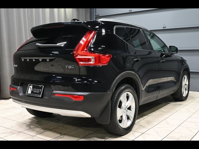 2019 Volvo XC40 Momentum