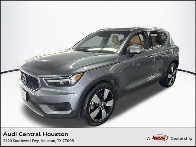 2019 Volvo XC40 Momentum