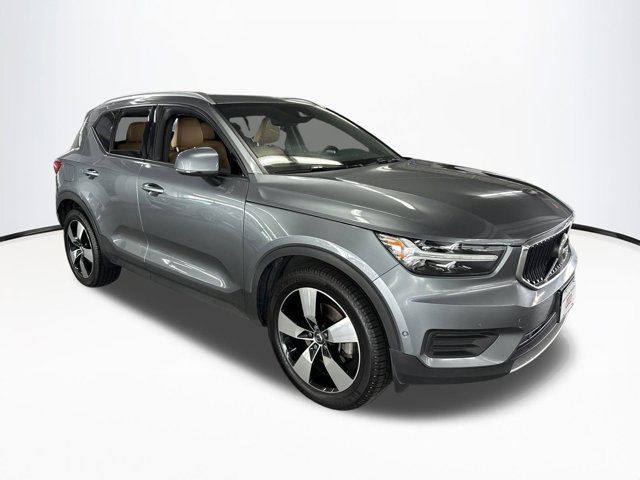 2019 Volvo XC40 Momentum