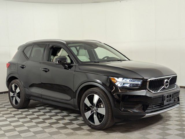 2019 Volvo XC40 Momentum