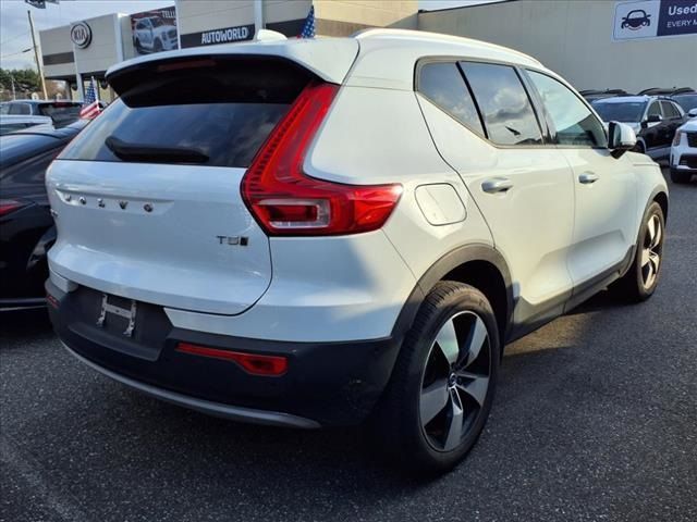 2019 Volvo XC40 Momentum