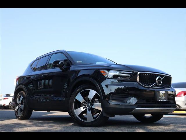 2019 Volvo XC40 Momentum