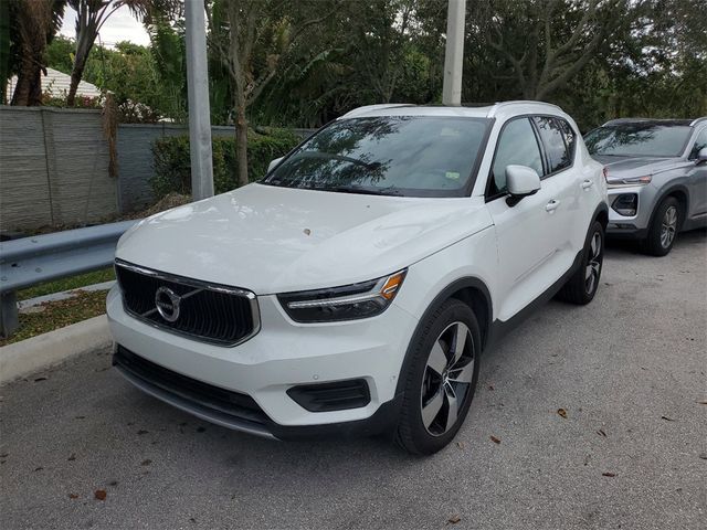 2019 Volvo XC40 Momentum