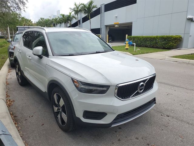 2019 Volvo XC40 Momentum