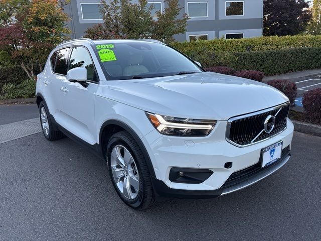 2019 Volvo XC40 Momentum