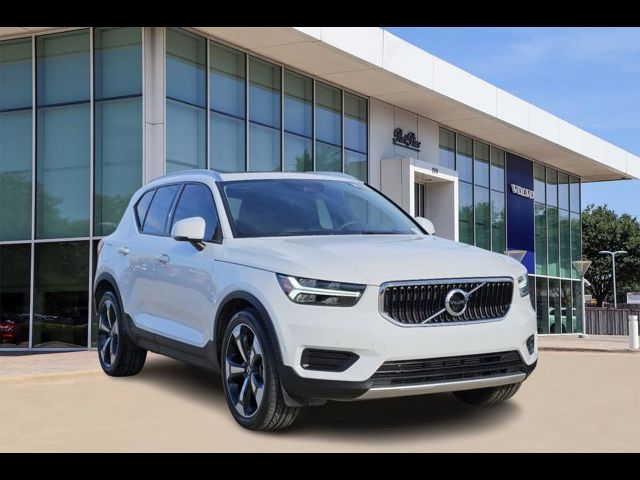 2019 Volvo XC40 Momentum