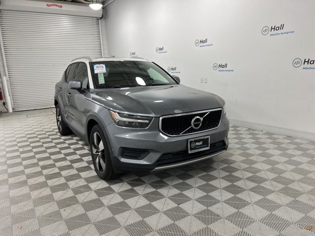 2019 Volvo XC40 Momentum