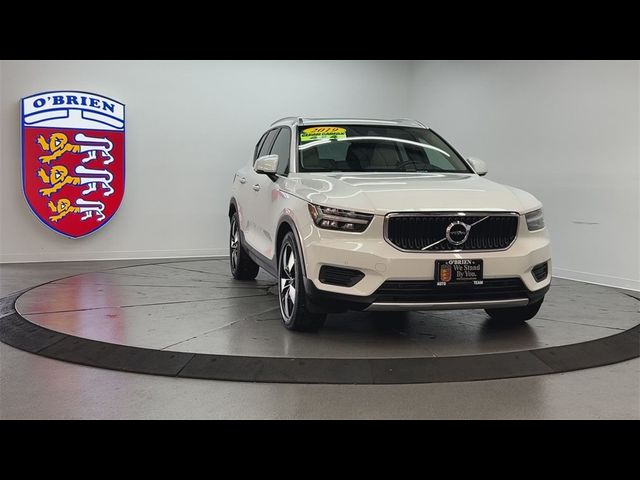 2019 Volvo XC40 Momentum