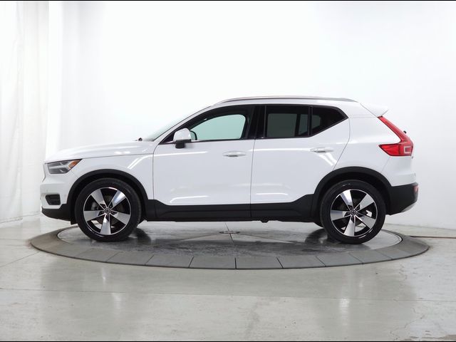 2019 Volvo XC40 Momentum