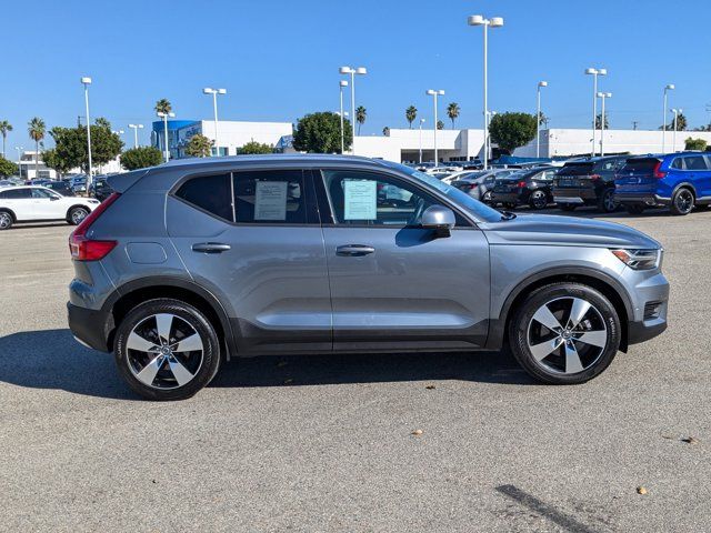 2019 Volvo XC40 Momentum