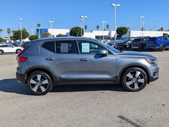 2019 Volvo XC40 Momentum