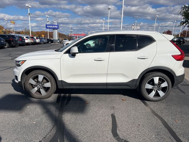 2019 Volvo XC40 Momentum