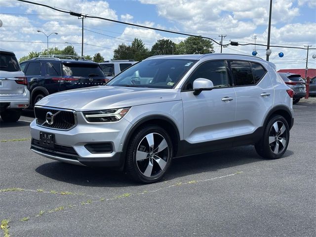 2019 Volvo XC40 Momentum