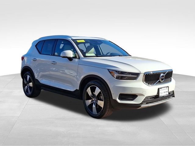 2019 Volvo XC40 Momentum