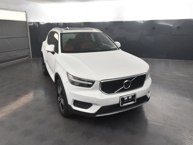 2019 Volvo XC40 Momentum