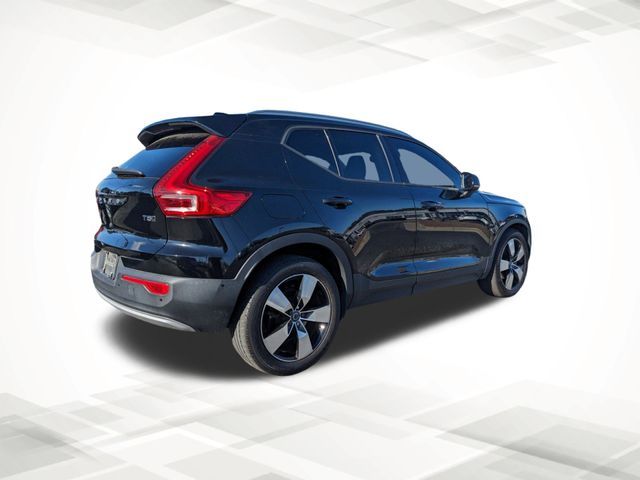 2019 Volvo XC40 Momentum