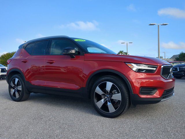 2019 Volvo XC40 Momentum