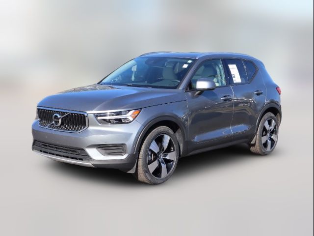 2019 Volvo XC40 Momentum