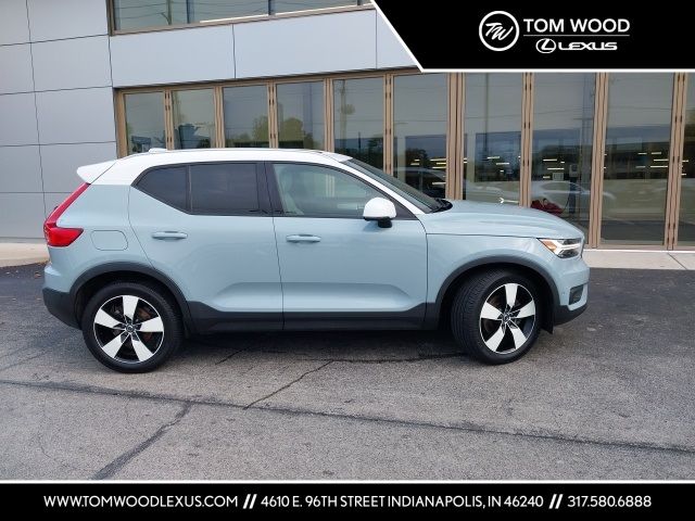 2019 Volvo XC40 Momentum