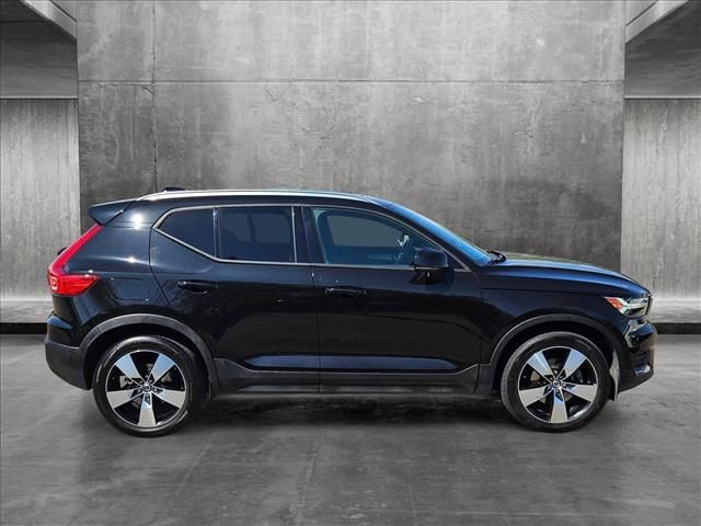 2019 Volvo XC40 Momentum