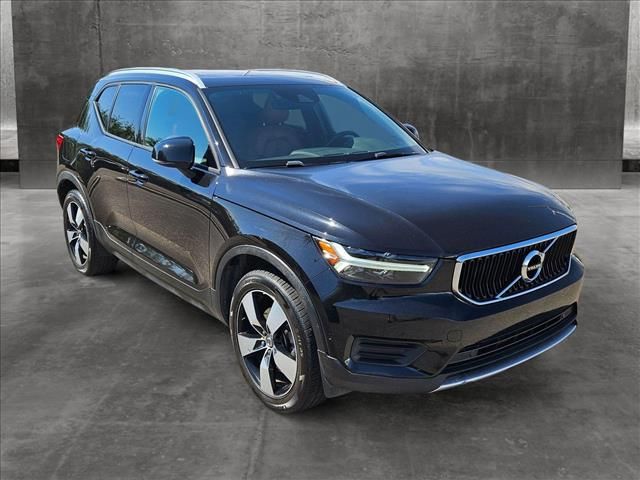 2019 Volvo XC40 Momentum