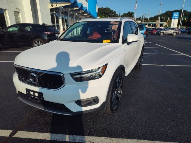 2019 Volvo XC40 Momentum