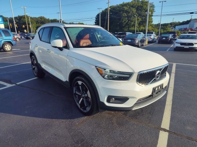 2019 Volvo XC40 Momentum