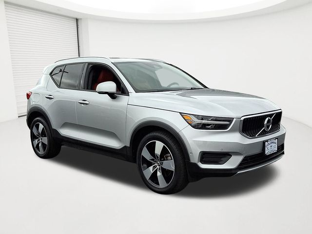 2019 Volvo XC40 Momentum