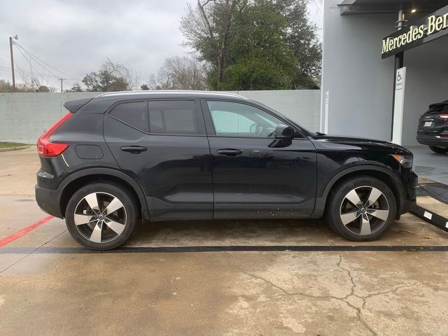 2019 Volvo XC40 Momentum