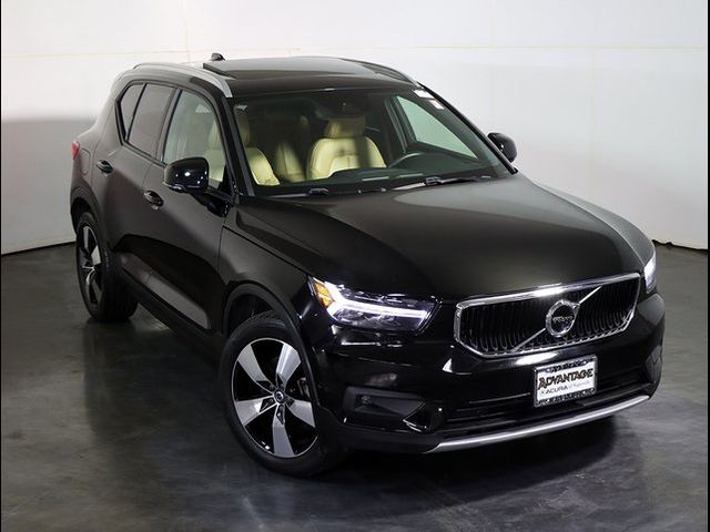 2019 Volvo XC40 Momentum