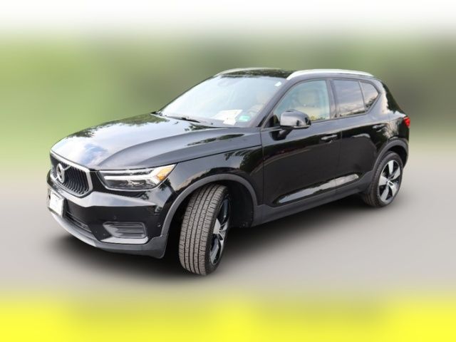 2019 Volvo XC40 Momentum